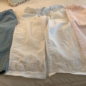 Gloria Vanderbilt white capris size 14